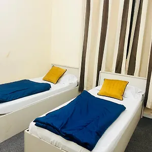 Short Term Tourist Place بيت شباب دبي